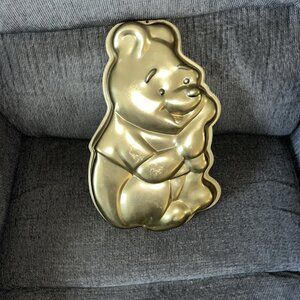 Vintage 1971 Wilton WINNIE THE POOH Golden cake mold pan  515-401